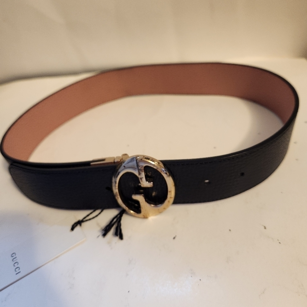 Gucci leather belt with logo buckle size 30" in VGUC